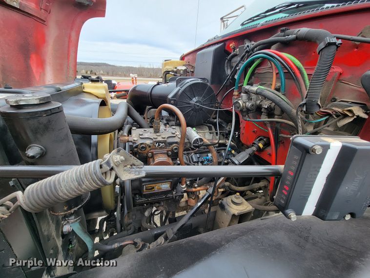 image for item HF9318 1999 Chevrolet C7500  truck cab and chassis