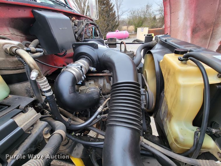 image for item HF9318 1999 Chevrolet C7500  truck cab and chassis