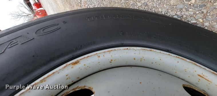 image for item HF9318 1999 Chevrolet C7500  truck cab and chassis