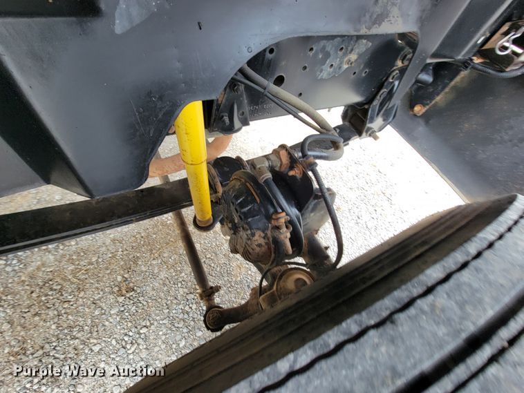 image for item HF9318 1999 Chevrolet C7500  truck cab and chassis