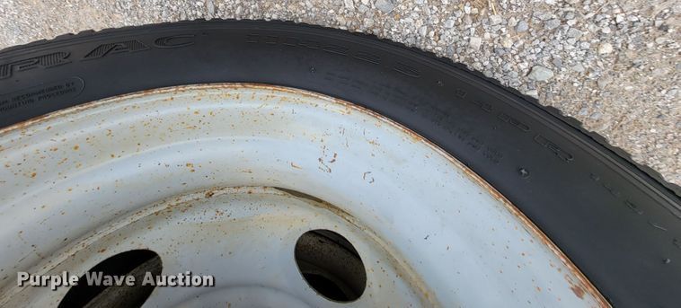 image for item HF9318 1999 Chevrolet C7500  truck cab and chassis