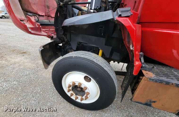 image for item HF9318 1999 Chevrolet C7500  truck cab and chassis