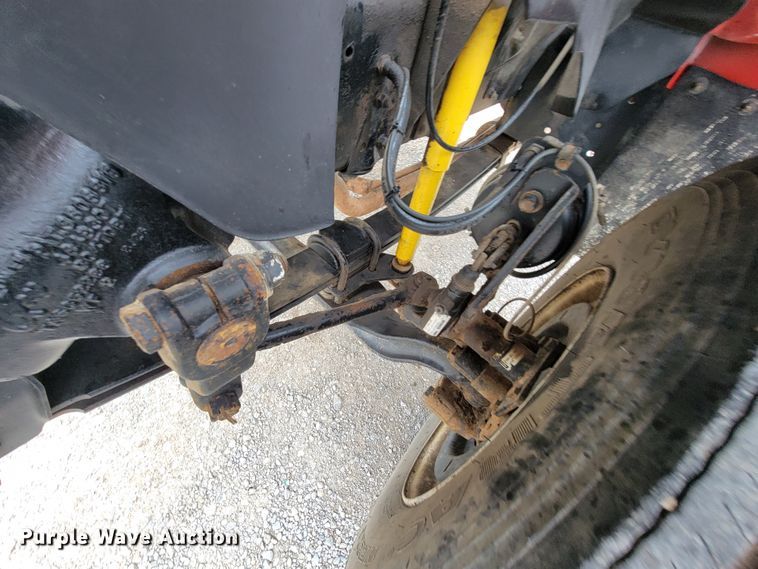 image for item HF9318 1999 Chevrolet C7500  truck cab and chassis