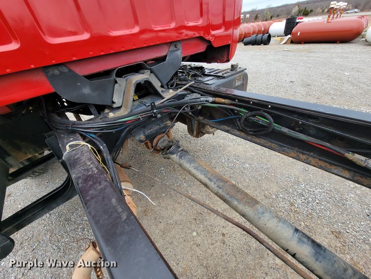 image for item HF9318 1999 Chevrolet C7500  truck cab and chassis