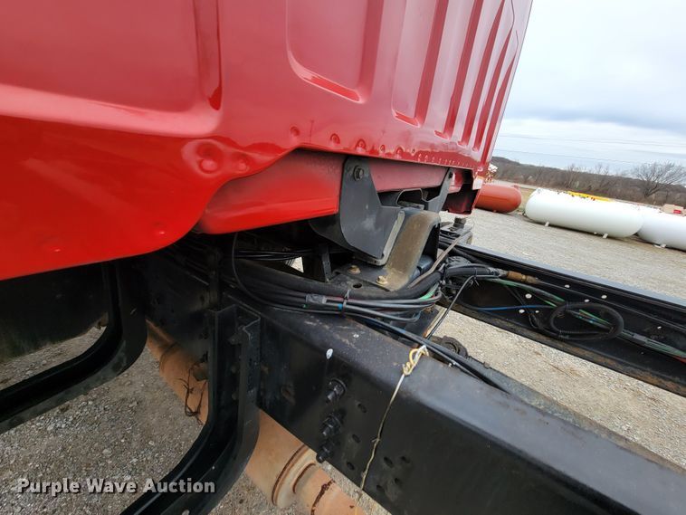 image for item HF9318 1999 Chevrolet C7500  truck cab and chassis