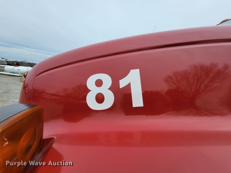 image for item HF9318 1999 Chevrolet C7500  truck cab and chassis