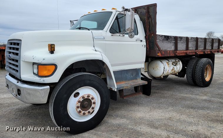image for item HF9320 1995 Ford F700  dump flatbed truck