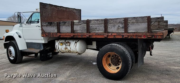 image for item HF9320 1995 Ford F700  dump flatbed truck