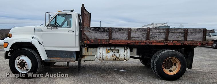 image for item HF9320 1995 Ford F700  dump flatbed truck