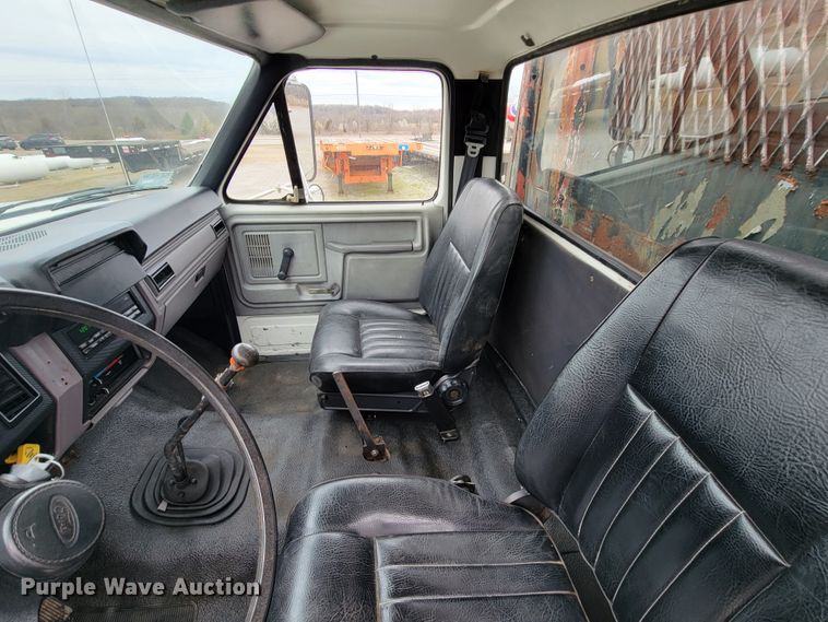 image for item HF9320 1995 Ford F700  dump flatbed truck