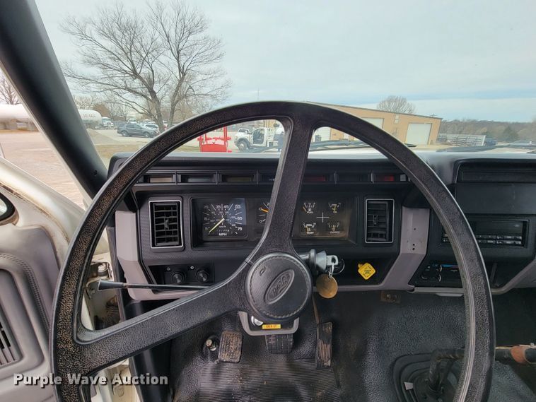 image for item HF9320 1995 Ford F700  dump flatbed truck