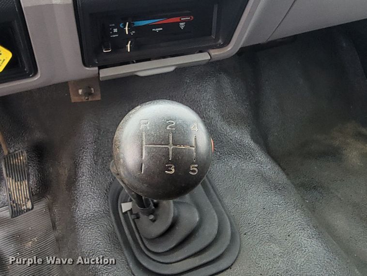 image for item HF9320 1995 Ford F700  dump flatbed truck