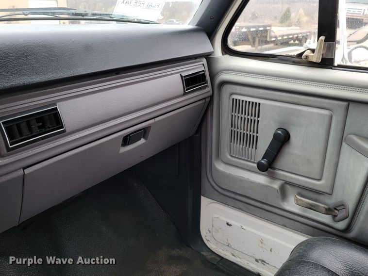 image for item HF9320 1995 Ford F700  dump flatbed truck