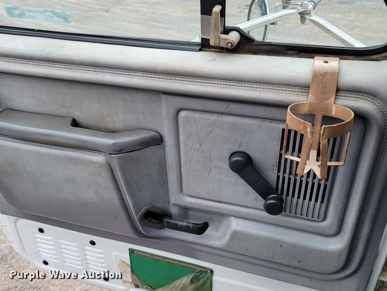 image for item HF9320 1995 Ford F700  dump flatbed truck