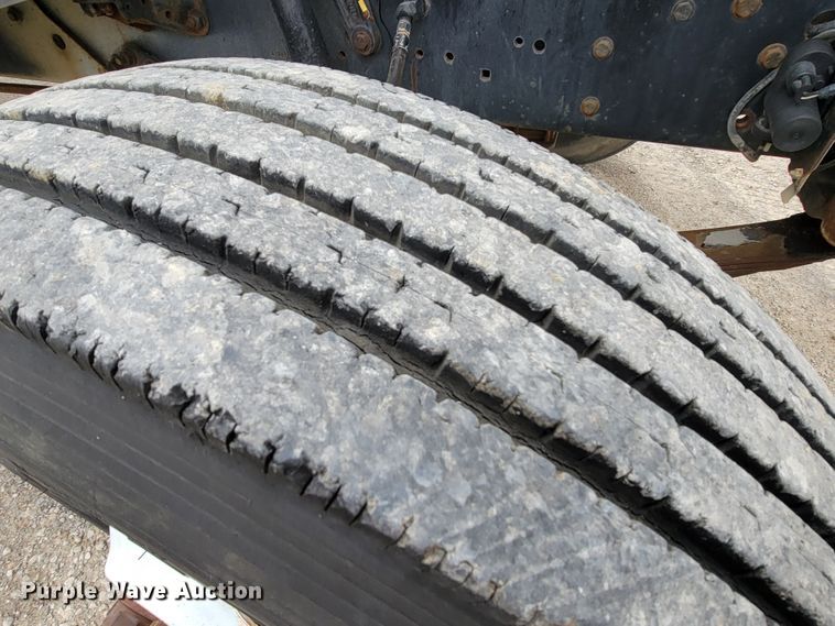 image for item HF9320 1995 Ford F700  dump flatbed truck