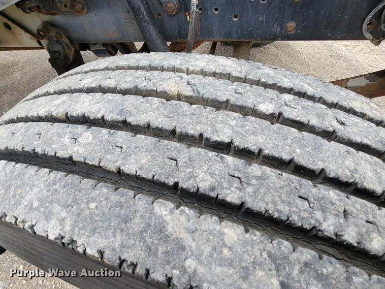 image for item HF9320 1995 Ford F700  dump flatbed truck