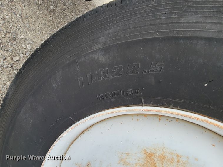 image for item HF9320 1995 Ford F700  dump flatbed truck