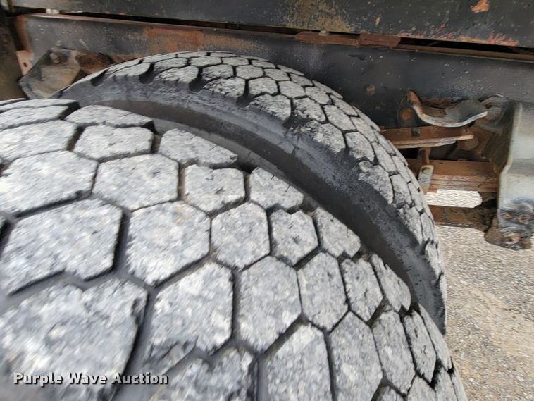 image for item HF9320 1995 Ford F700  dump flatbed truck