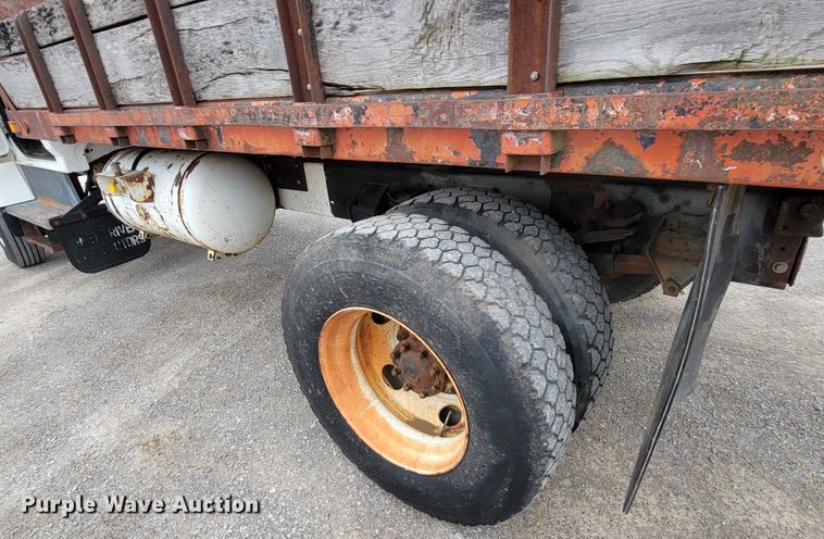 image for item HF9320 1995 Ford F700  dump flatbed truck