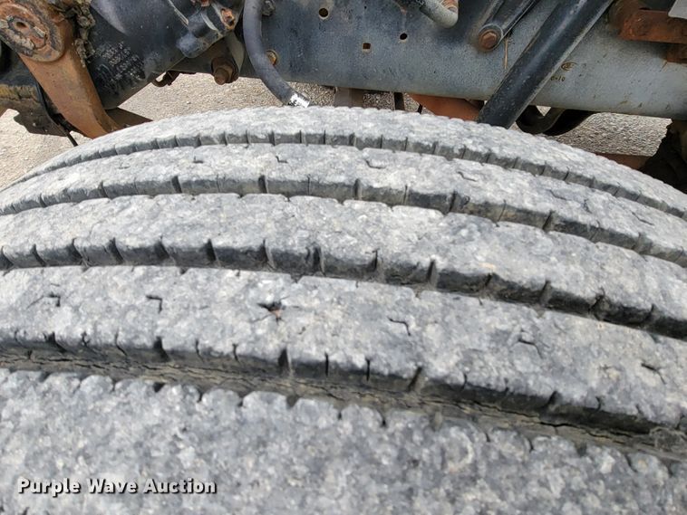 image for item HF9320 1995 Ford F700  dump flatbed truck