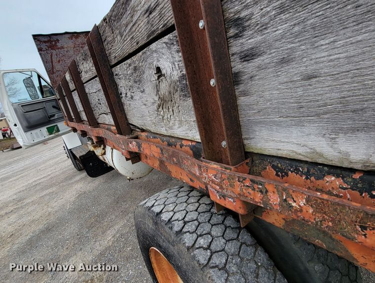 image for item HF9320 1995 Ford F700  dump flatbed truck
