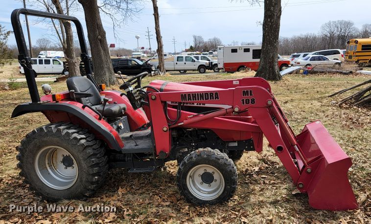image for item HK9362 2004 Mahindra 2810  MFWD tractor