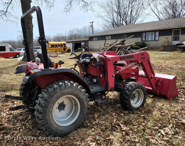 image for item HK9362 2004 Mahindra 2810  MFWD tractor