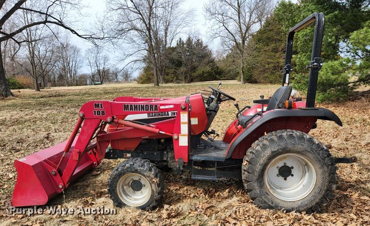 image for item HK9362 2004 Mahindra 2810  MFWD tractor