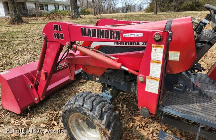 image for item HK9362 2004 Mahindra 2810  MFWD tractor