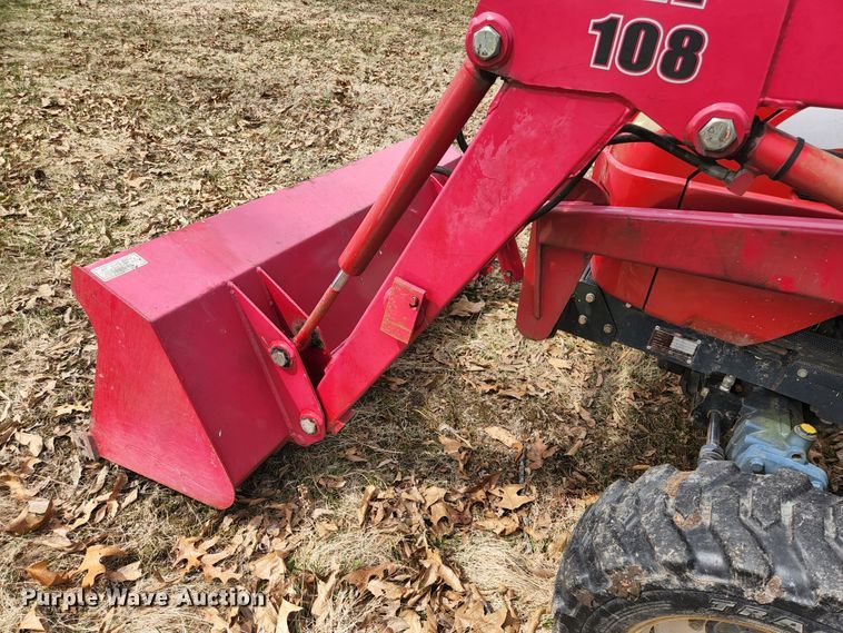 image for item HK9362 2004 Mahindra 2810  MFWD tractor