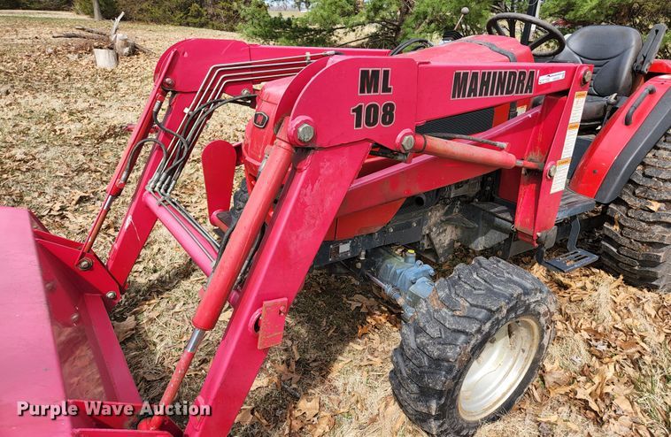 image for item HK9362 2004 Mahindra 2810  MFWD tractor