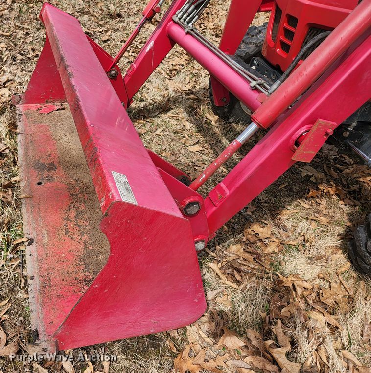 image for item HK9362 2004 Mahindra 2810  MFWD tractor