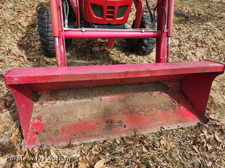 image for item HK9362 2004 Mahindra 2810  MFWD tractor