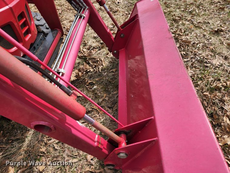 image for item HK9362 2004 Mahindra 2810  MFWD tractor