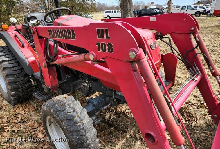 image for item HK9362 2004 Mahindra 2810  MFWD tractor
