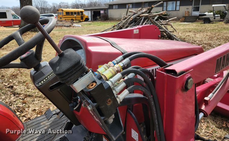 image for item HK9362 2004 Mahindra 2810  MFWD tractor