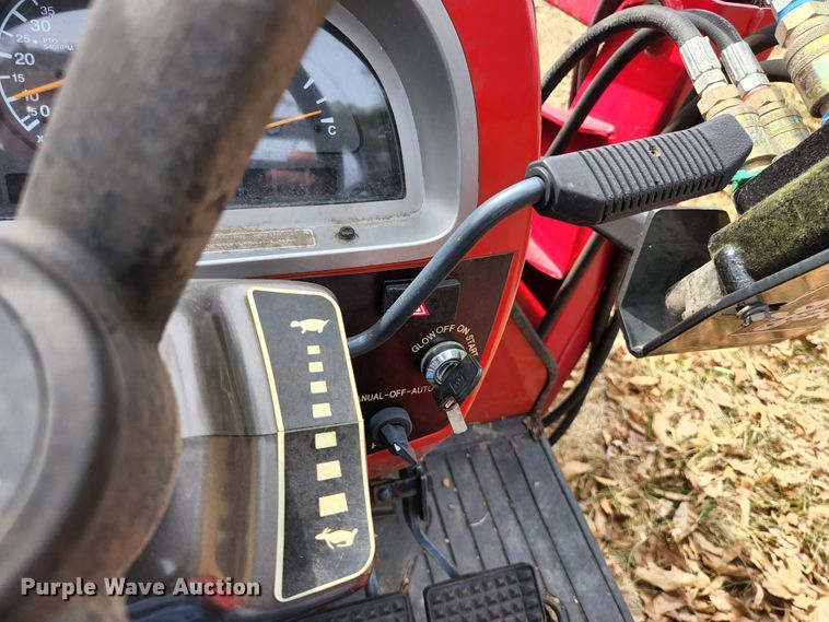 image for item HK9362 2004 Mahindra 2810  MFWD tractor