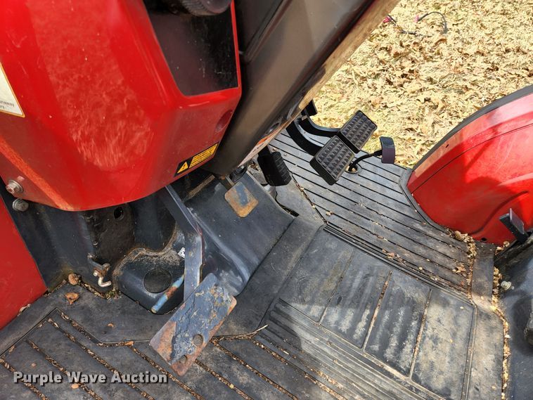 image for item HK9362 2004 Mahindra 2810  MFWD tractor