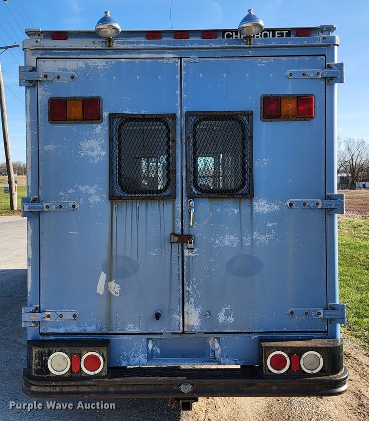 image for item HK9440 1988 Chevrolet P30  delivery truck