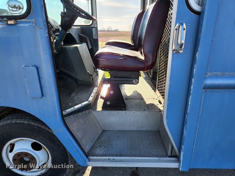 image for item HK9440 1988 Chevrolet P30  delivery truck