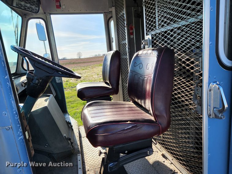 image for item HK9440 1988 Chevrolet P30  delivery truck