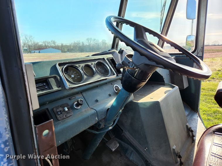 image for item HK9440 1988 Chevrolet P30  delivery truck