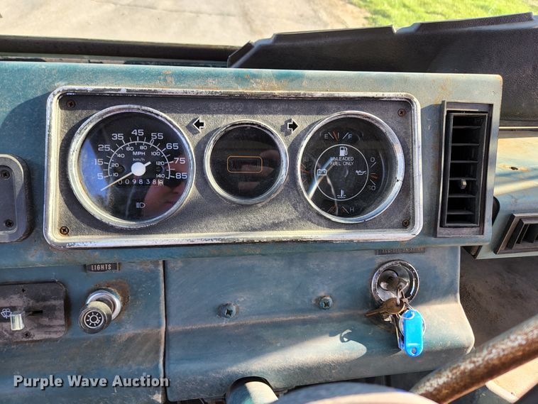 image for item HK9440 1988 Chevrolet P30  delivery truck