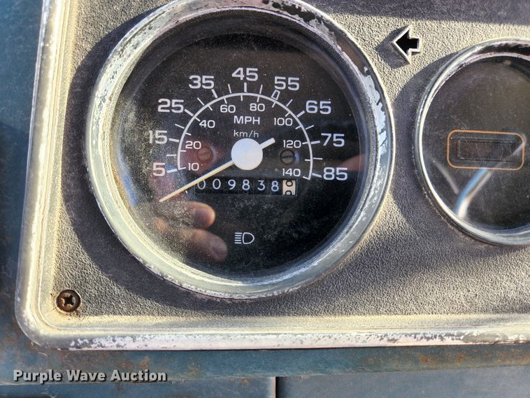 image for item HK9440 1988 Chevrolet P30  delivery truck