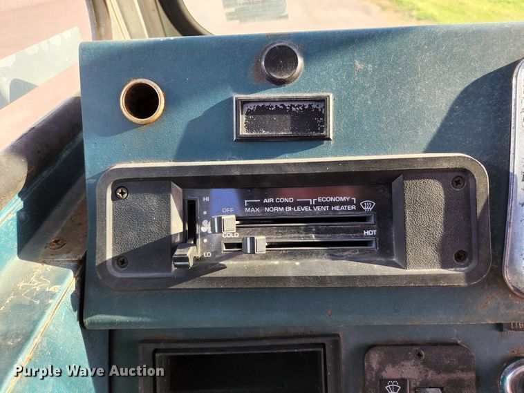 image for item HK9440 1988 Chevrolet P30  delivery truck