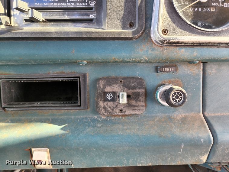 image for item HK9440 1988 Chevrolet P30  delivery truck