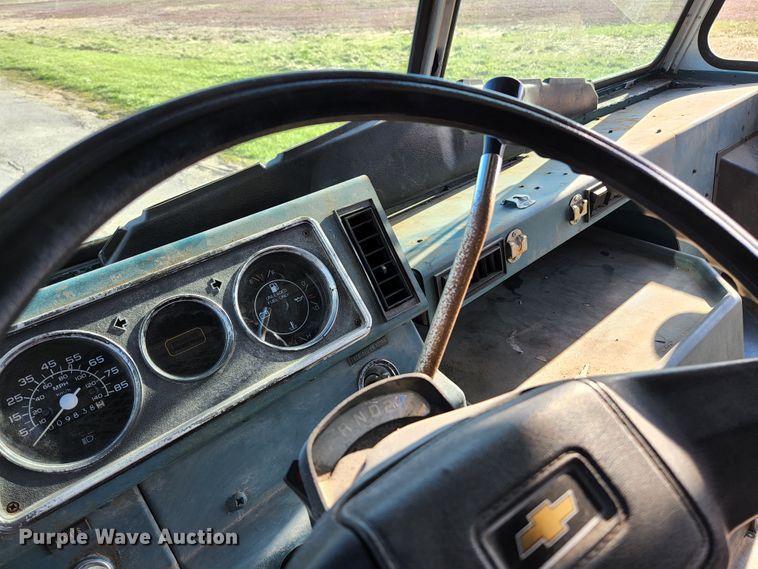 image for item HK9440 1988 Chevrolet P30  delivery truck