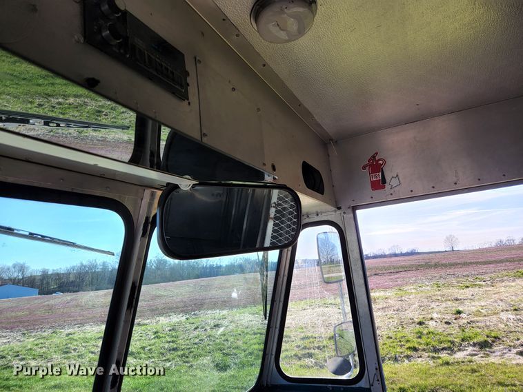 image for item HK9440 1988 Chevrolet P30  delivery truck