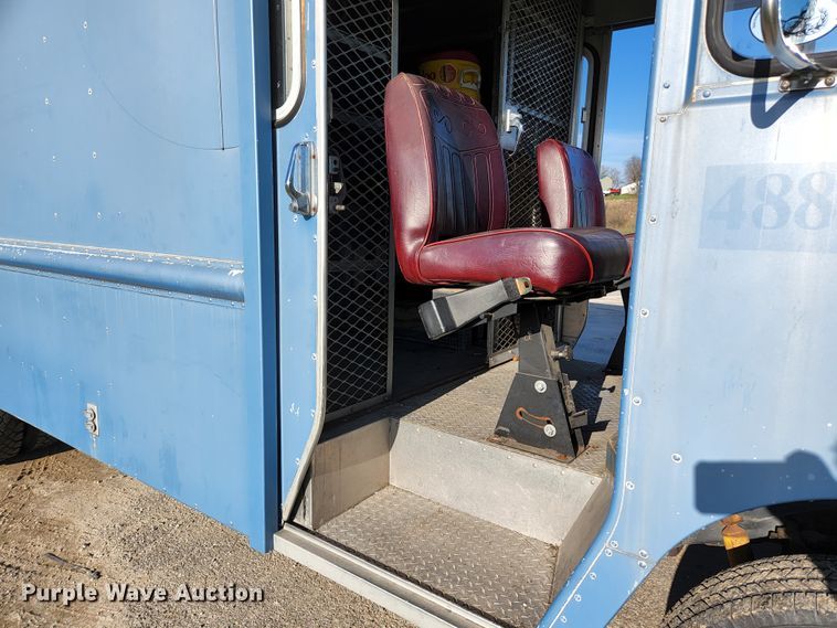 image for item HK9440 1988 Chevrolet P30  delivery truck