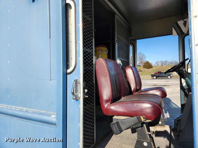 image for item HK9440 1988 Chevrolet P30  delivery truck